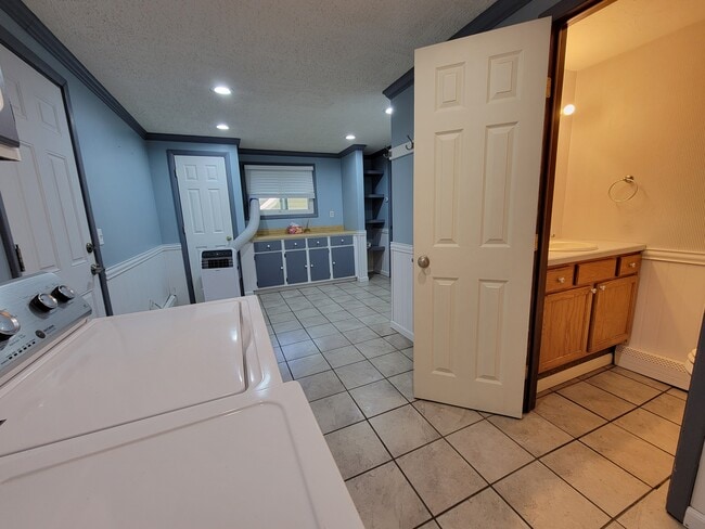 Building Photo - 12824 Opalocka Dr