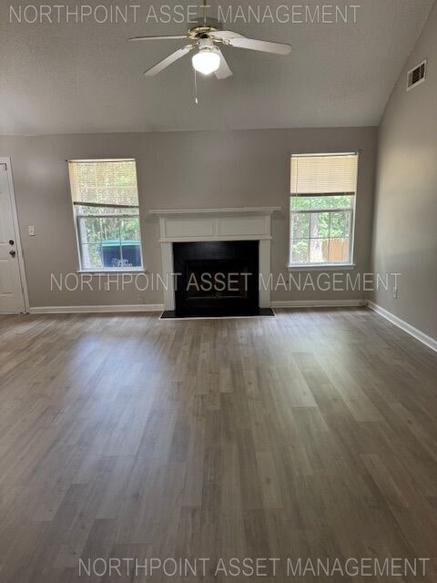 Building Photo - Welcome to this beautiful 3-bedroom, 2-bathroom home located in the charming city of Fairburn