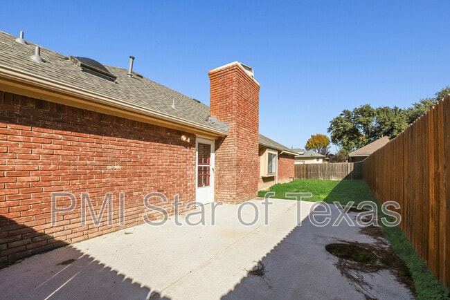 Building Photo - 2801 Hickory Bend Dr