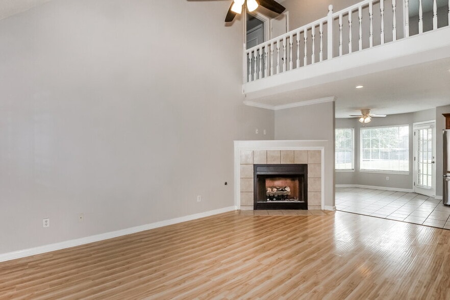 Building Photo - 2865 Pinnacle Dr