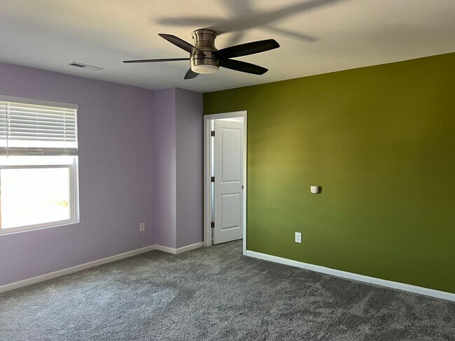 Building Photo - 501 Sage Oak Ln