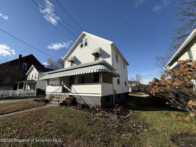 Building Photo - 301 Monument Ave