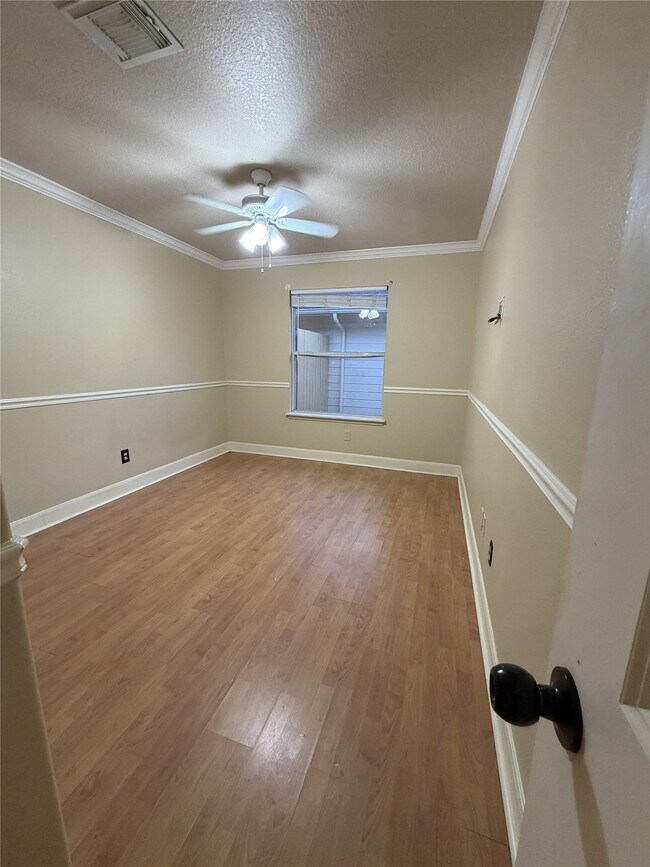Building Photo - 7811 Fall Glen Dr