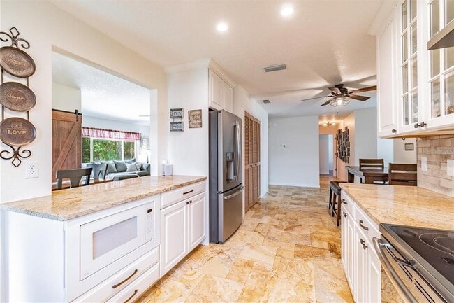 Building Photo - 5318 Las Flores Via