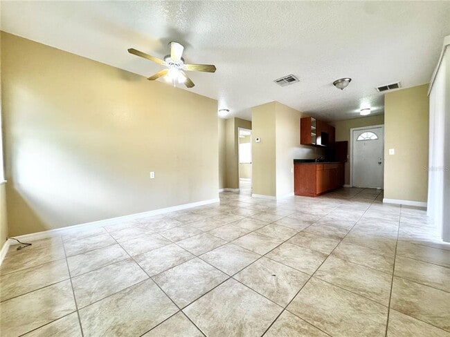 Building Photo - 2113 Bonneville Dr