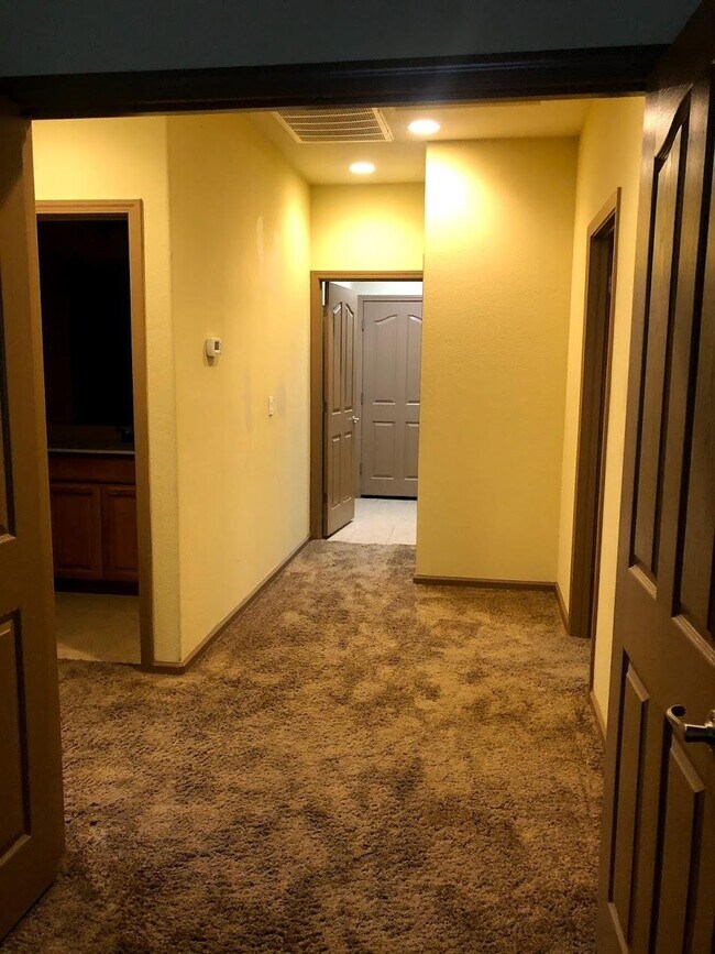 Building Photo - 1764 E Golden Way