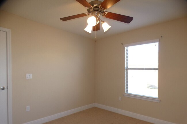 Building Photo - Spacious 4-Bedroom Home - Pace Mill Creek