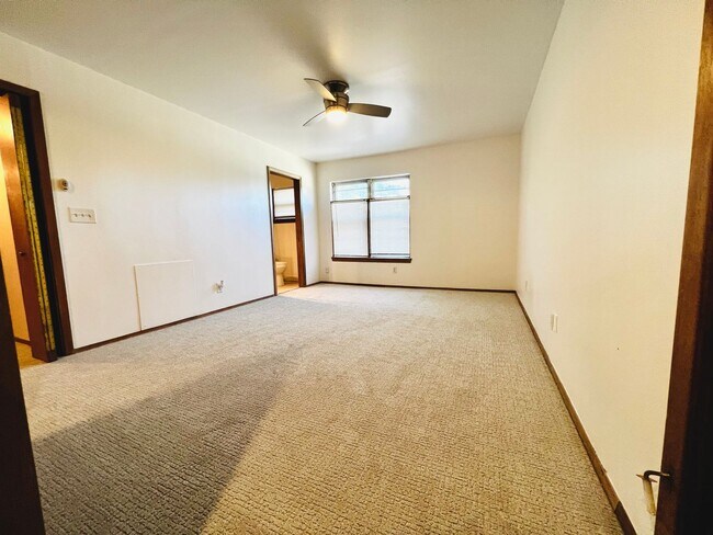 Building Photo - 2610 1/2 N Hudson Ave
