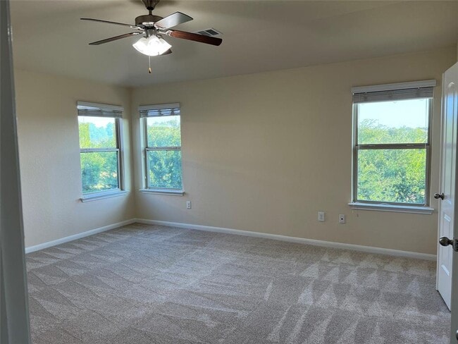 Building Photo - 5817 Scenic Lake Dr