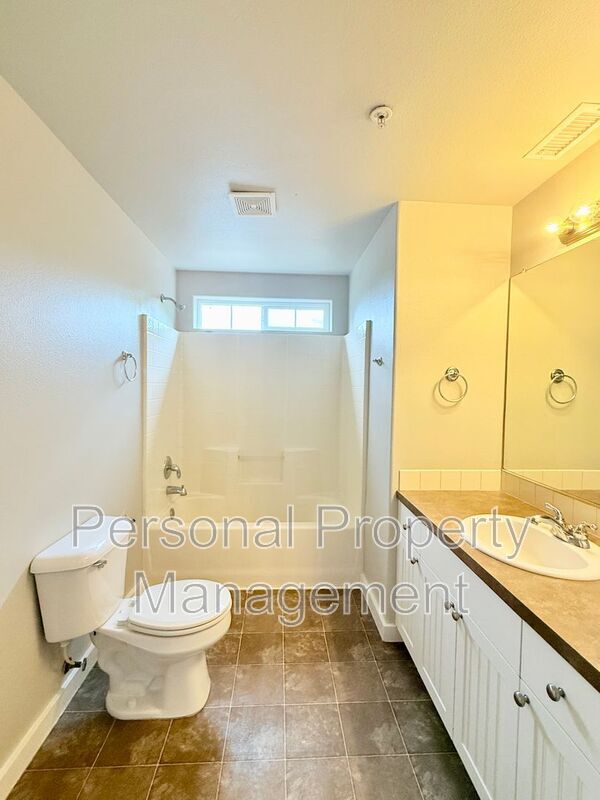 Building Photo - 105 S 2nd Pl