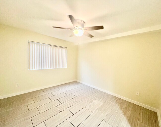 Building Photo - Glenoaks Apartments