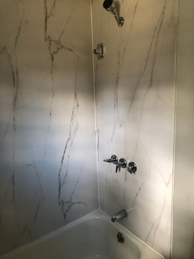 Building Photo - 2083-2085 W Meeting St