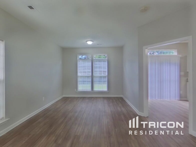 Building Photo - 1051 Hipp Rd