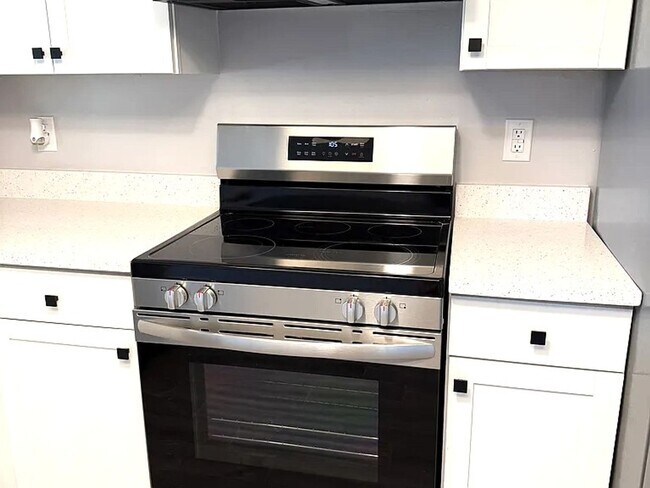 Building Photo - FIRST MONTH RENT FREE@! Immaculate 55+ Condo with Views of Golf Course in N. Ft. Myers