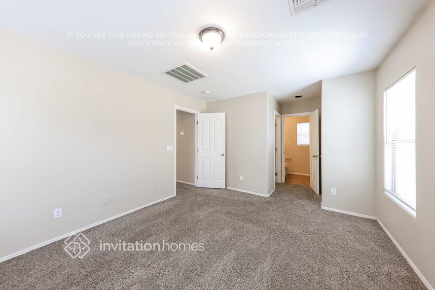 Building Photo - 6412 W Fawn Dr