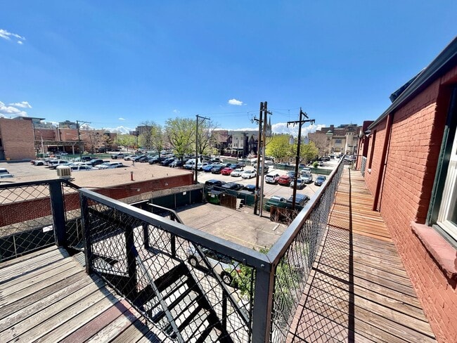 Building Photo - Charming Historic Condo in the Heart of Up...
