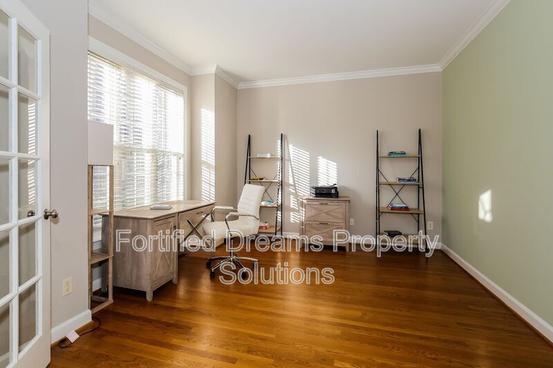 Building Photo - 5510 Faye Dr