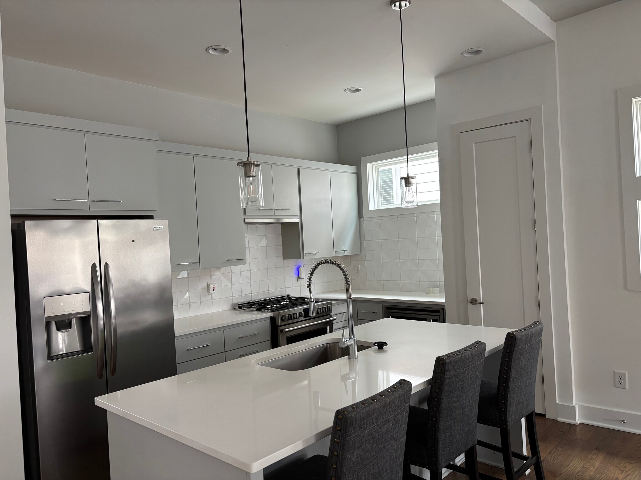 Building Photo - 908 Southside Pl