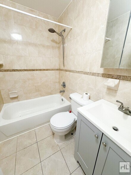 Building Photo - ST MARKS AVENUE