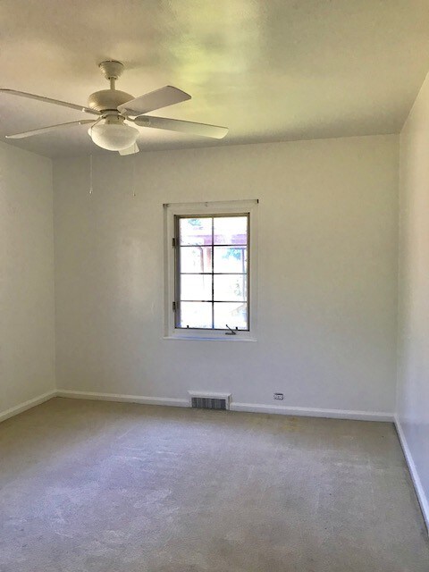 Building Photo - 228 W Nelson St