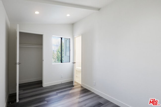 Building Photo - 6212 Fulton Ave