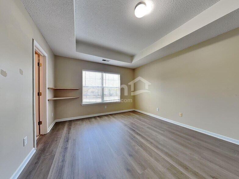 Building Photo - 210 Flat Rock Ter