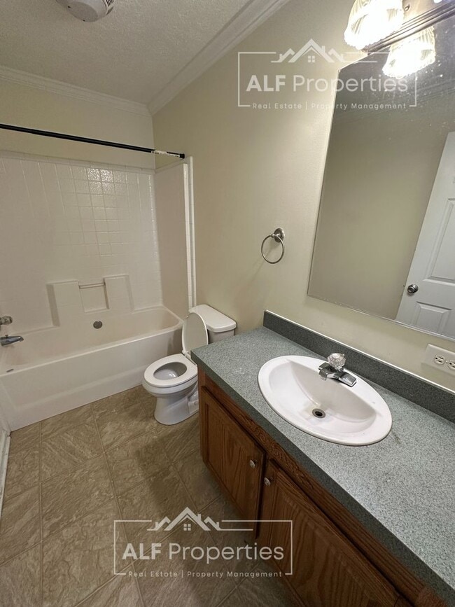 Building Photo - Charming & Secluded 3-Bedroom 2 Bathroom H...