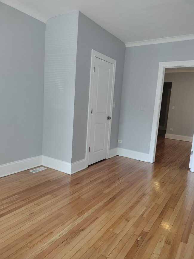 Building Photo - 7408 S Eberhart Ave