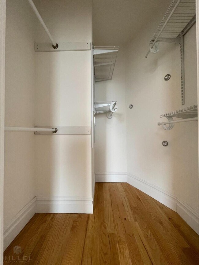 Building Photo - 1 bedroom in ASTORIA NY 11106
