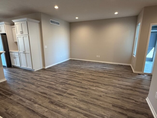 Building Photo - 2 Bedroom/2.5 Bath ranch townhome with 2 stall garage located in SE Lincoln