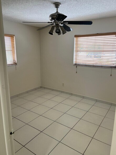 Building Photo - 2491 SW 82nd Ave