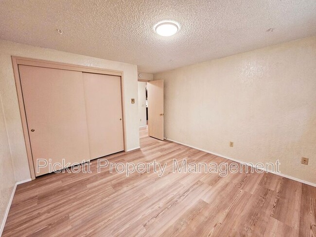 Building Photo - 2825 Clare Ave