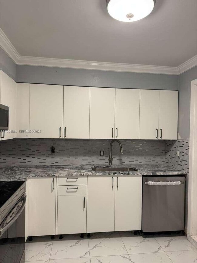 Building Photo - 6610 Johnson St