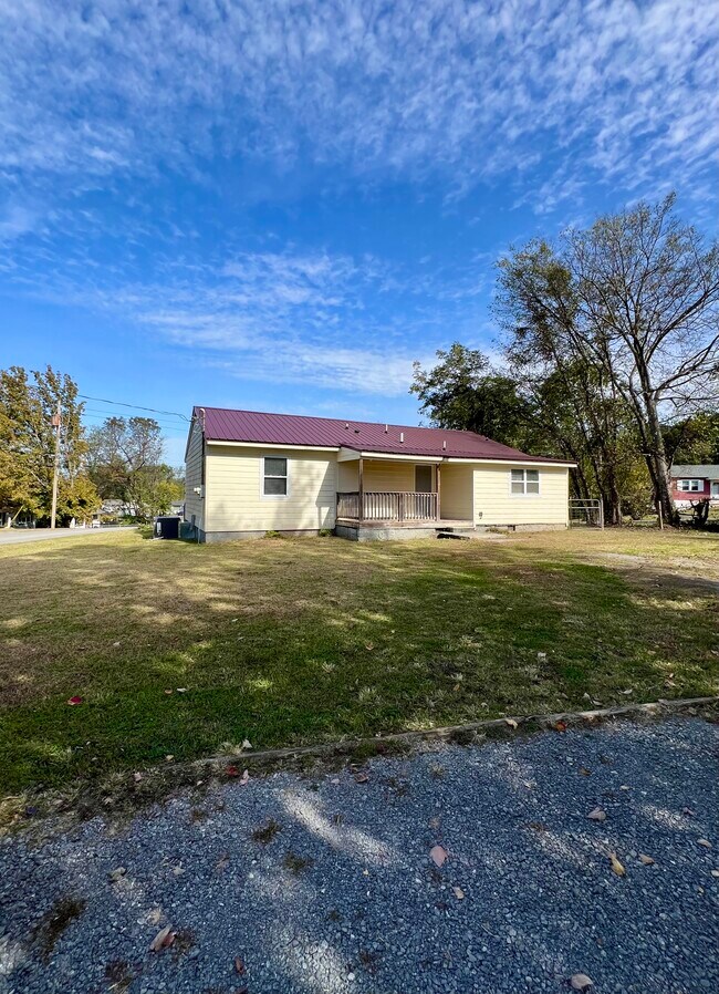 Building Photo - 712 Richmond Ave