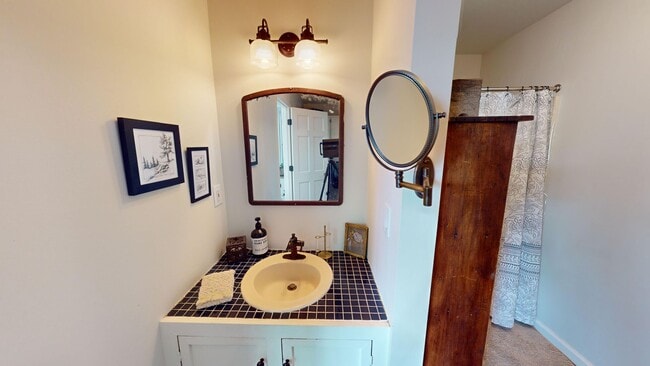 Building Photo - Sylvan Park Fully Furnished Home and Guest House-Shorter Term Leases Available!