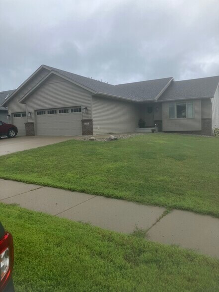 Primary Photo - 301 Grovebrook Ct