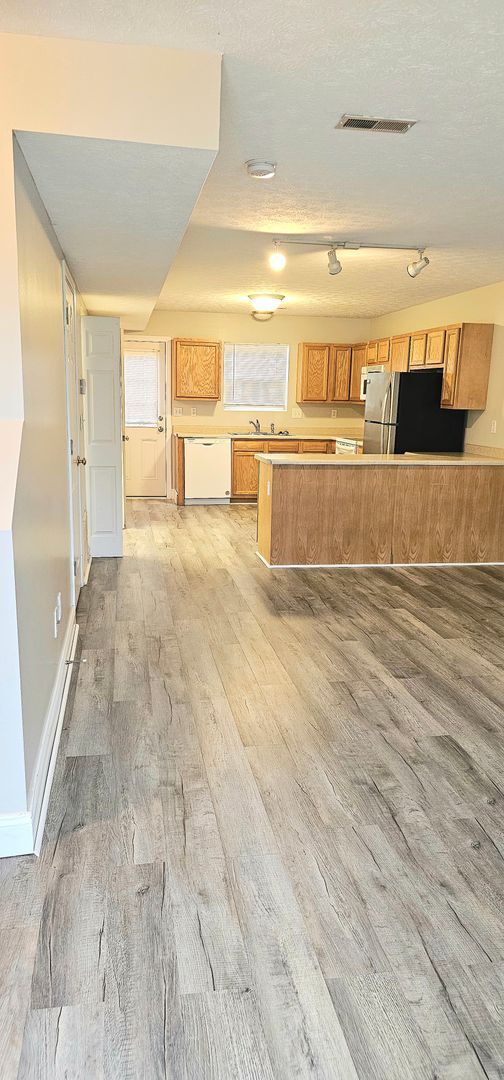 Building Photo - 441 Impala Dr