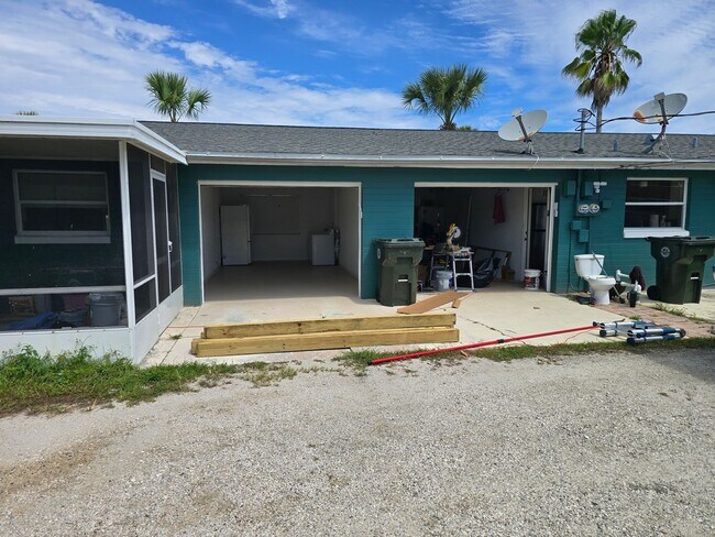 Building Photo - 346 Plaza Blvd