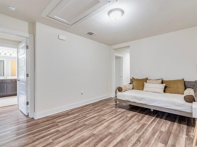 Building Photo - 7408 Merrick Ln