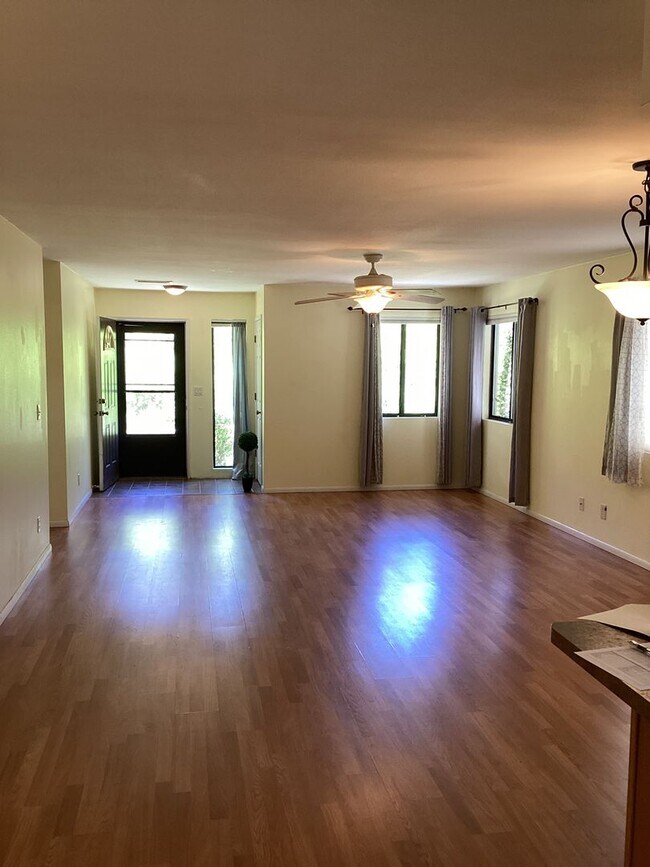 Building Photo - 439 Foxfire Ln