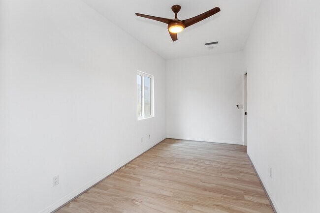 Building Photo - 4132 Oregon St