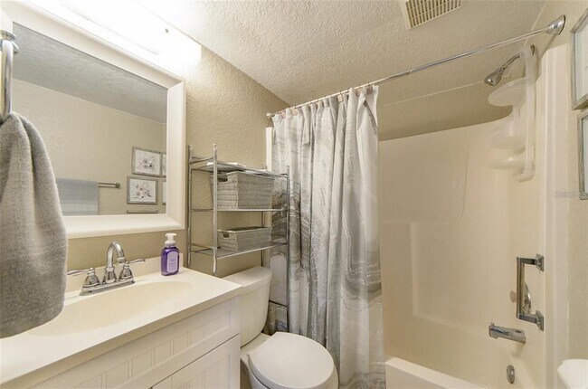 Building Photo - 900 Cove Cay Dr