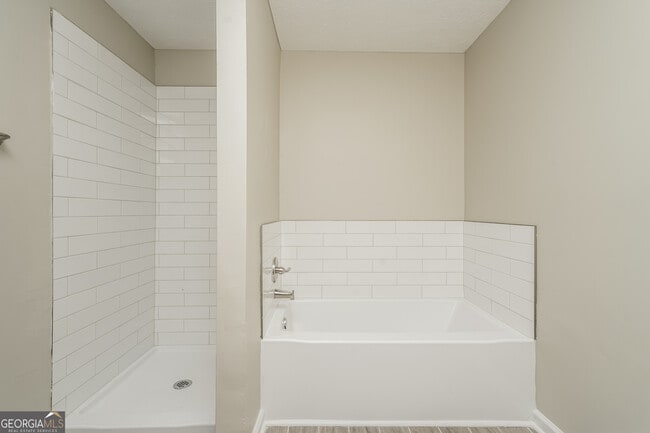 Building Photo - 145 Fairclift Dr