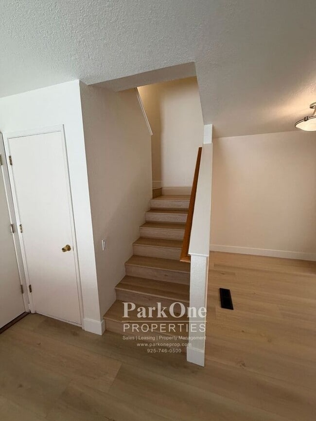 Building Photo - Two Bedroom Town House Walking Distance to Downtown Lafayette