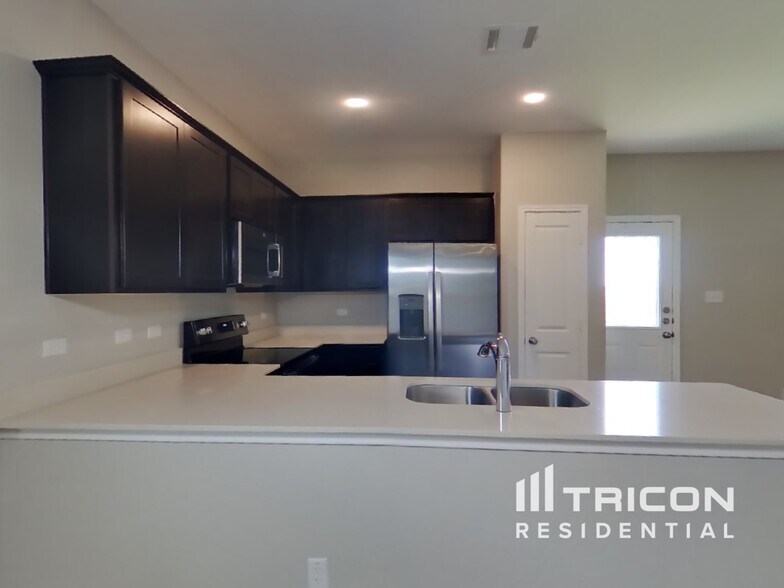 Building Photo - 1222 Cattail Ln