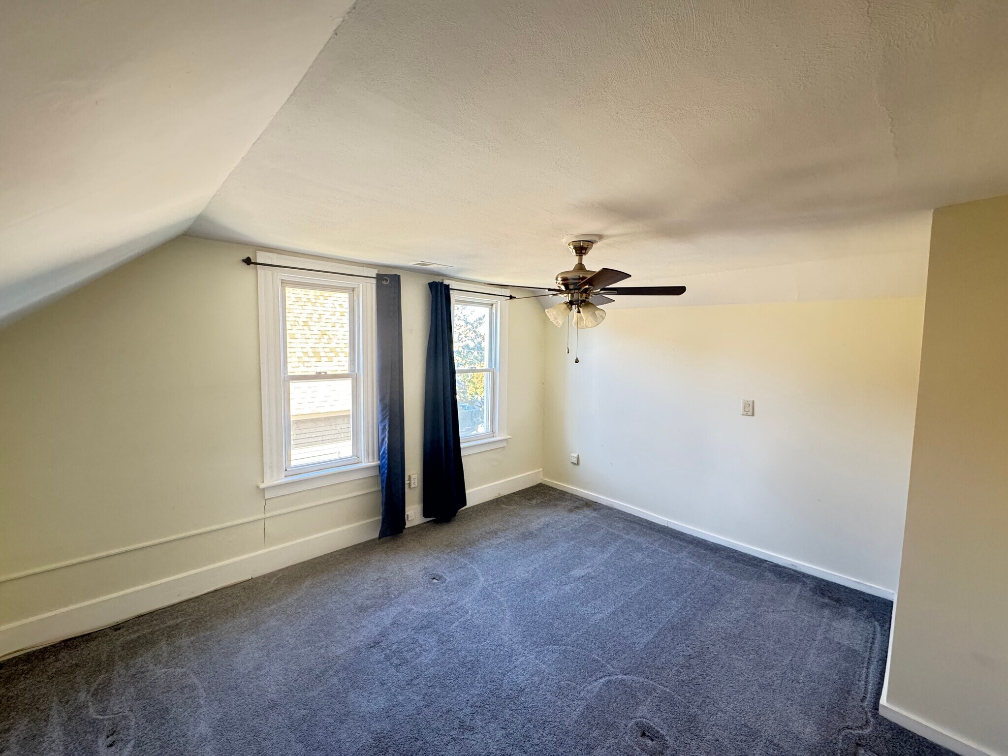 Building Photo - 103 Center St