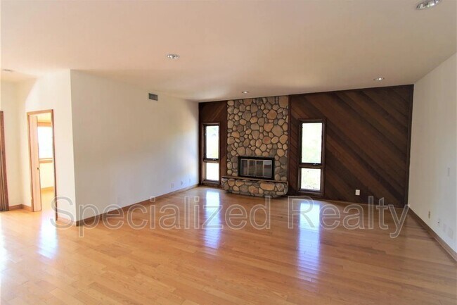 Building Photo - 3694 Berwick Dr