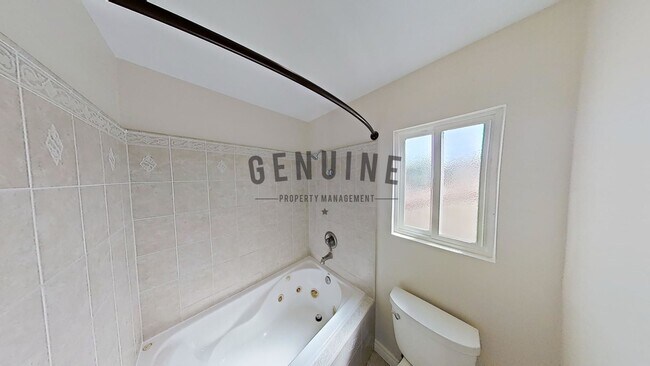 Building Photo - Spacious and Nicely Updated House With Gre...