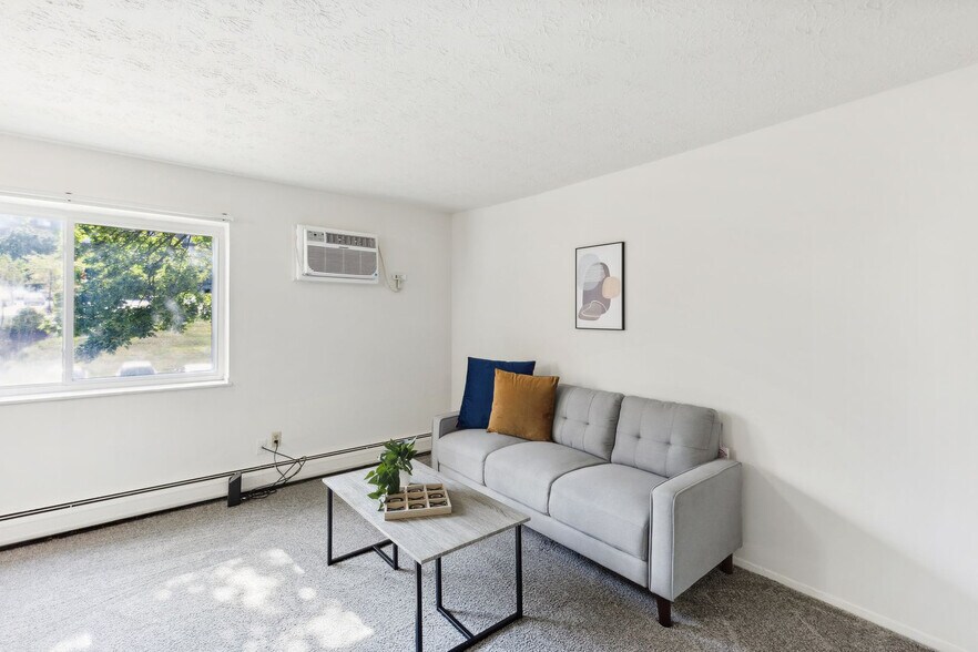Building Photo - 5556 Broadview Rd