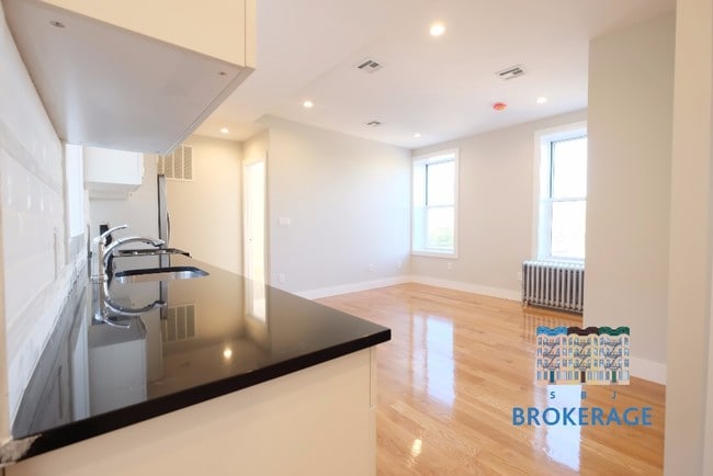 Building Photo - 70 Prospect Park SW